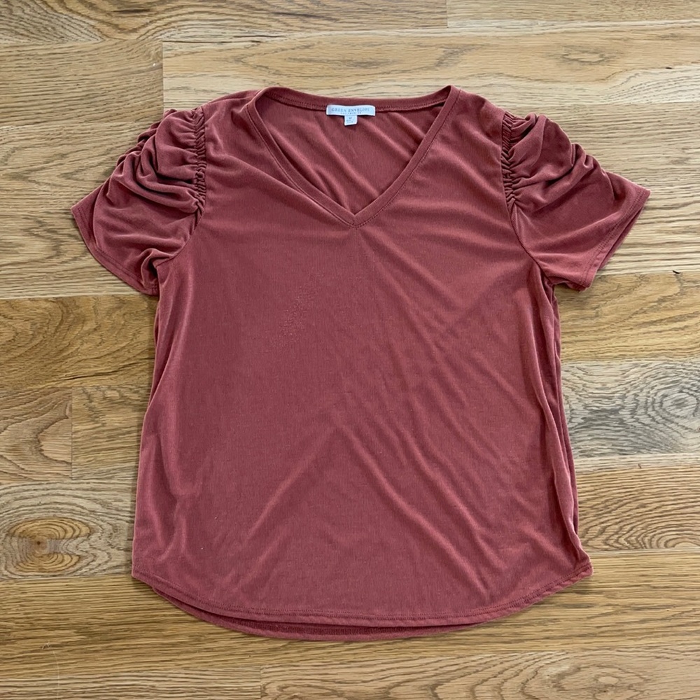 Rust shirt with rouched sleeves